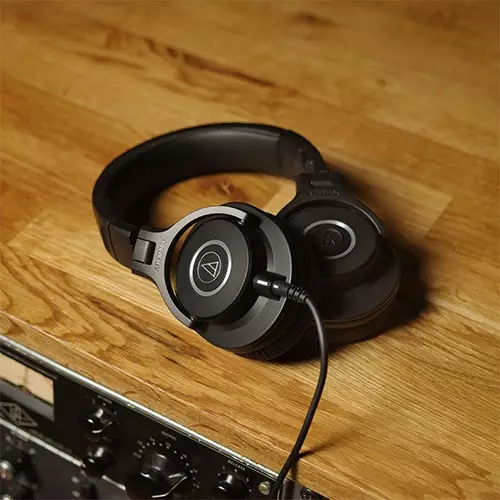 Audio technica ATH-M40x Professional Studio Monitor Headphone - 3